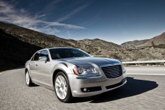 Chrysler 300C 2011 sedana foto attēls 13
