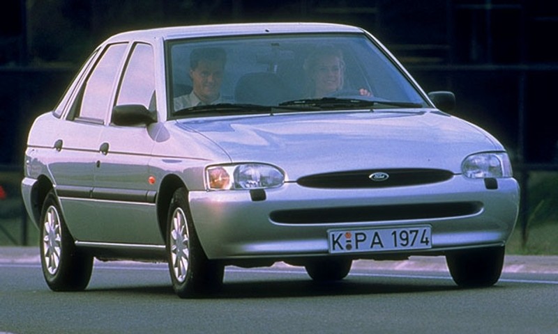 Ford Escort 1995 foto attēls