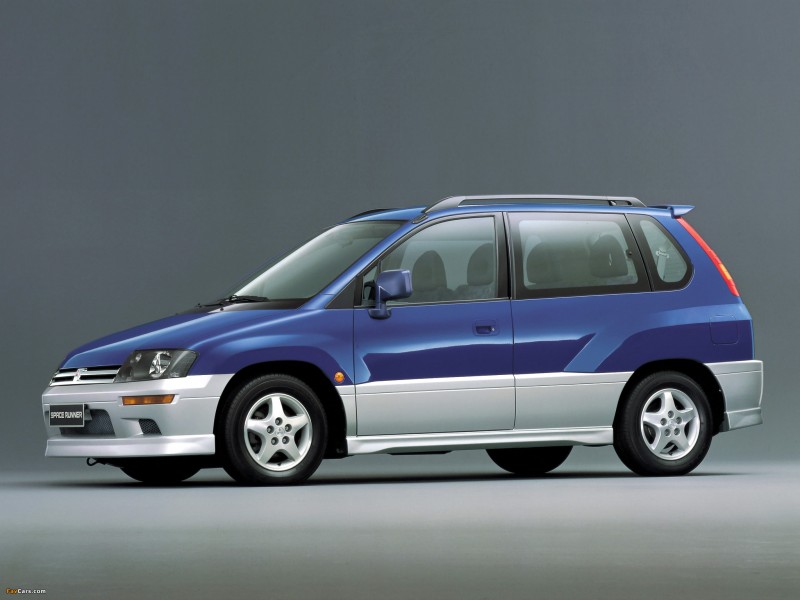 Mitsubishi Space Runner 1999 foto