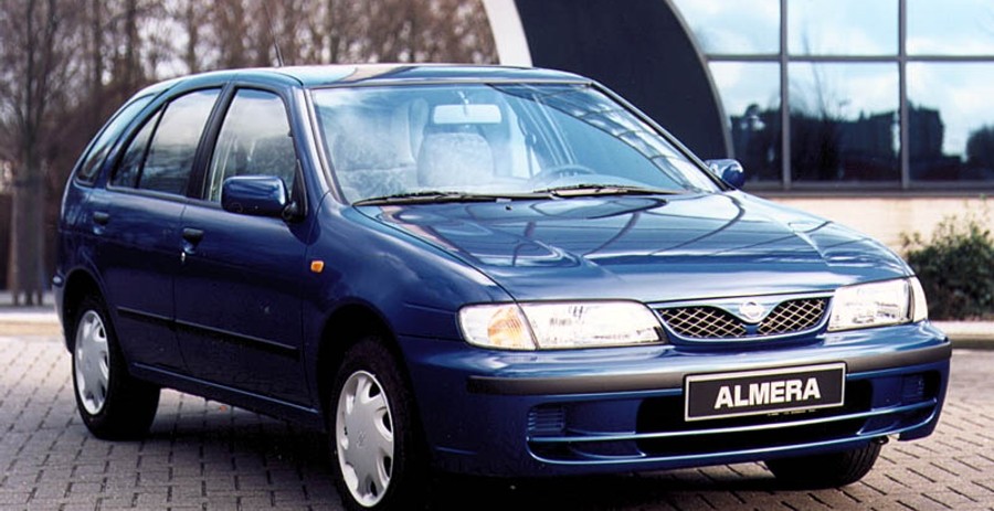 Nissan Almera 1995 foto attēls