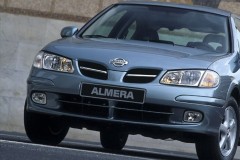 Nissan Almera 2000 hatchback foto 3