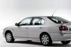 Nissan Primera 1999 hečbeka foto attēls 6