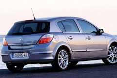 Opel Astra 2004 hečbeka foto attēls 5
