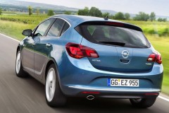 Opel Astra 2012 hečbeka foto attēls 1