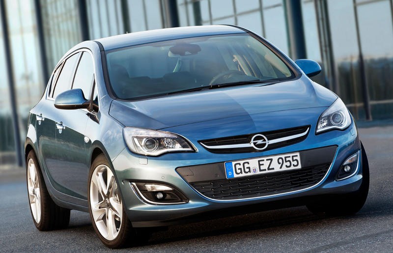 Opel Astra 2012 foto attēls