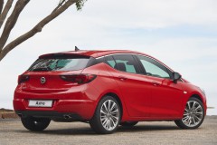 Opel Astra 2015 hečbeka foto attēls 9