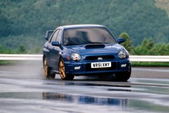 Subaru Impreza 2000 sedana foto attēls 8
