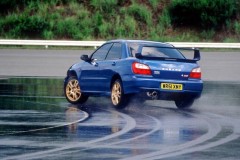 Subaru Impreza 2000 sedana foto attēls 2