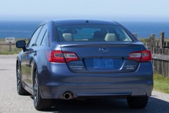 Subaru Legacy 2014 sedana foto attēls 14