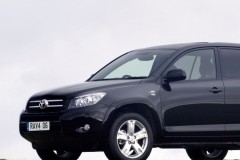 Melna Toyota RAV4 2006 3 no sāniem