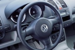 Volkswagen Polo estate car photo image 4
