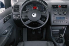 Volkswagen Touran minivan foto 1