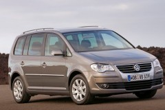 Volkswagen Touran minivan photo image 7