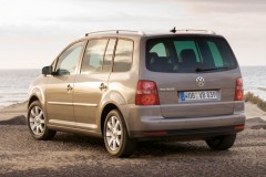 Volkswagen Touran minivan photo image 8