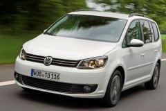 Volkswagen Touran minivena foto attēls 2