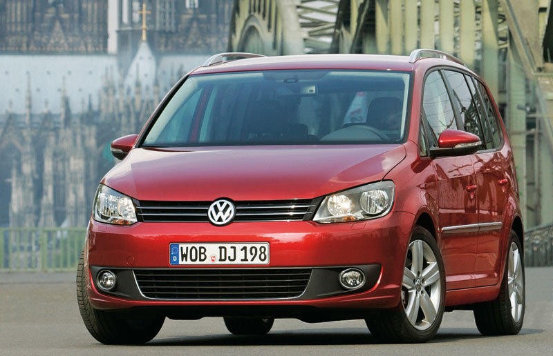 Volkswagen Touran 2010 foto attēls