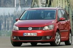 Volkswagen Touran minivena foto attēls 3