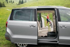 Volkswagen Sharan minivan photo image 5