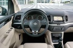 Volkswagen Sharan minivan photo image 11