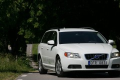 Balta Volvo V70 universāla priekšpuse